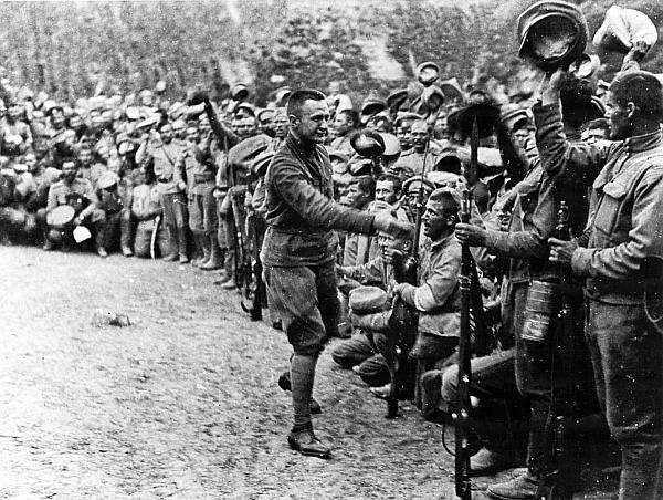 Иллюстрация к книге — Большевики. 1917 [i_048.jpg]