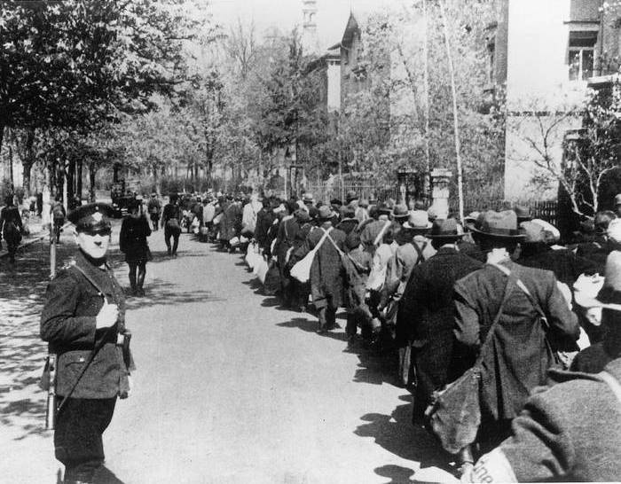 Иллюстрация к книге — Нацисты. Предостережение истории [i_005.jpg]