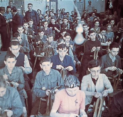 Иллюстрация к книге — Нацисты. Предостережение истории [i_040.jpg]