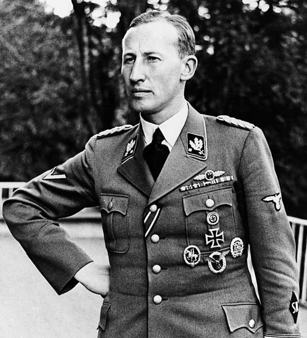 Иллюстрация к книге — Освенцим. Нацисты и "окончательное решение еврейского вопроса" [i_003.jpg]