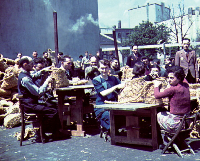 Иллюстрация к книге — Освенцим. Нацисты и "окончательное решение еврейского вопроса" [i_010.jpg]