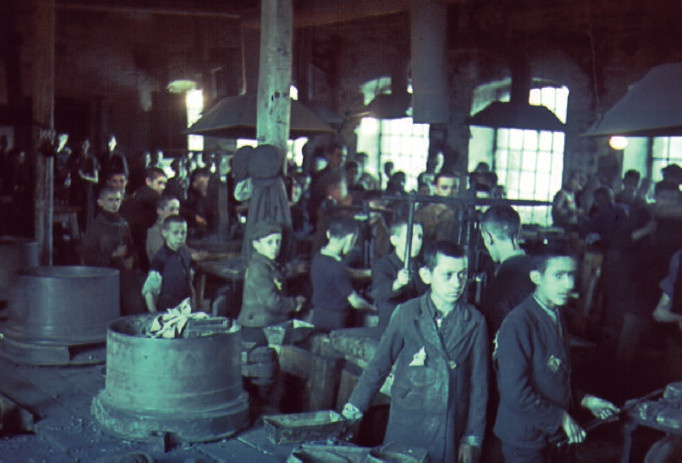 Иллюстрация к книге — Освенцим. Нацисты и "окончательное решение еврейского вопроса" [i_011.jpg]