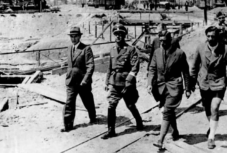 Иллюстрация к книге — Освенцим. Нацисты и "окончательное решение еврейского вопроса" [i_013.jpg]