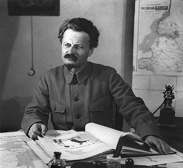 Иллюстрация к книге — Как Черчилль развязал Вторую Мировую. Главный виновник войны [i_040.jpg]