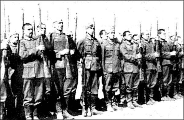 Иллюстрация к книге — "Крестовый поход на Восток". Гитлеровская Европа против России [_022.jpg]