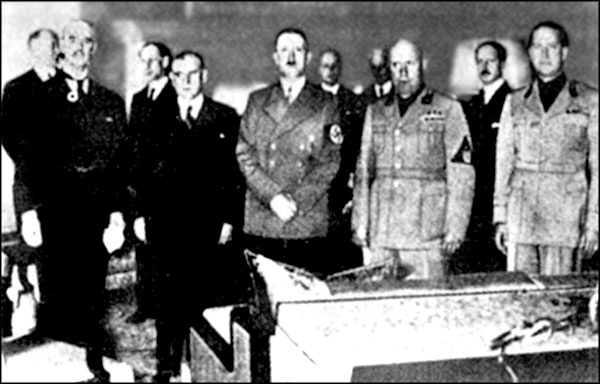 Иллюстрация к книге — "Крестовый поход на Восток". Гитлеровская Европа против России [_079.jpg]