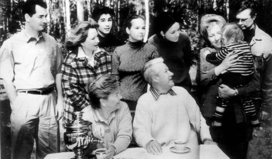 Иллюстрация к книге — Госбесы. Кровавая гэбня и "живой труп" [i_021.jpg]