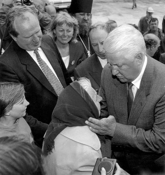 Иллюстрация к книге — Госбесы. Кровавая гэбня и "живой труп" [i_027.jpg]