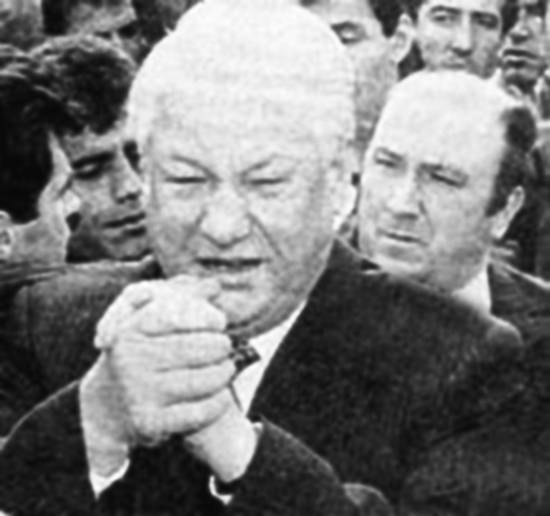 Иллюстрация к книге — Госбесы. Кровавая гэбня и "живой труп" [i_040.jpg]