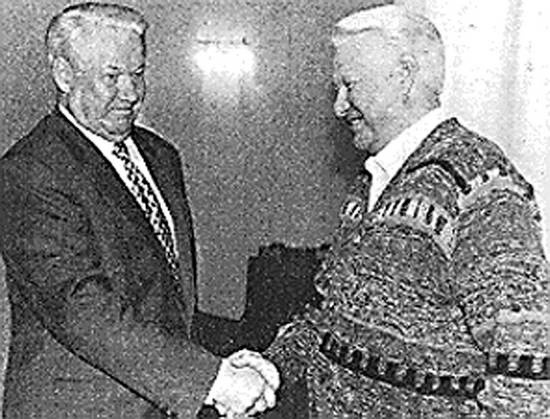 Иллюстрация к книге — Госбесы. Кровавая гэбня и "живой труп" [i_045.jpg]