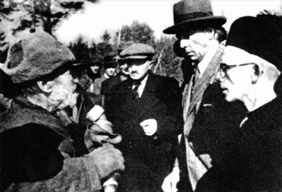 Иллюстрация к книге — Подонки истории. Самая зловещая тайна XX века [i_021.jpg]