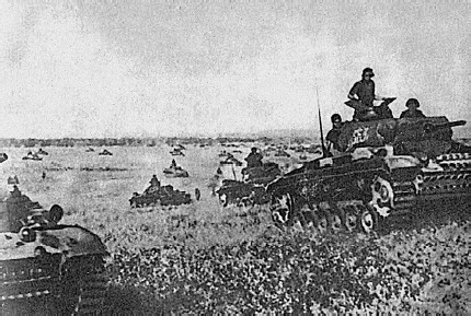 Иллюстрация к книге — Кто заставил Гитлера напасть на Сталина. Роковая ошибка Гитлера [i_028.jpg]