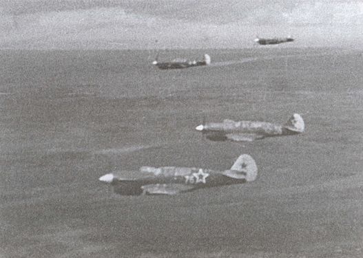 Иллюстрация к книге — Асы над тундрой. Воздушная война в Заполярье. 1941-1944 годы [i_024.jpg]