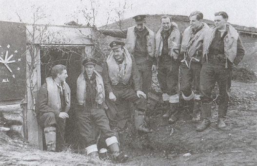 Иллюстрация к книге — Асы над тундрой. Воздушная война в Заполярье. 1941-1944 годы [i_029.jpg]