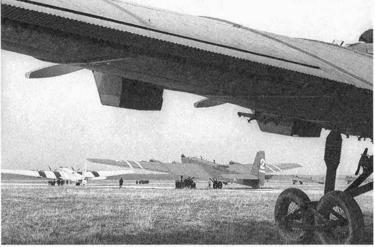 Иллюстрация к книге — Большое небо дальней авиации. Советские дальние бомбардировщики в Великой Отечественной войне. 1941-1945 [i_004.jpg]