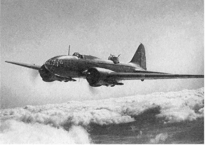 Иллюстрация к книге — Большое небо дальней авиации. Советские дальние бомбардировщики в Великой Отечественной войне. 1941-1945 [i_016.jpg]