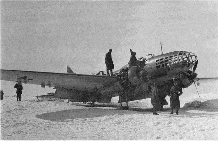 Иллюстрация к книге — Большое небо дальней авиации. Советские дальние бомбардировщики в Великой Отечественной войне. 1941-1945 [i_017.jpg]