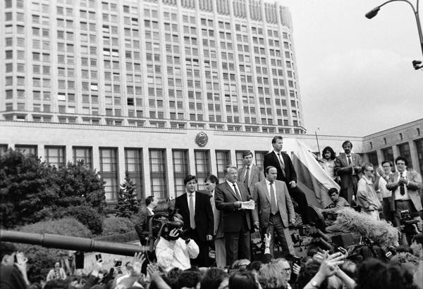 Иллюстрация к книге — История России. От Горбачева до Путина и Медведева [i_023.jpg]