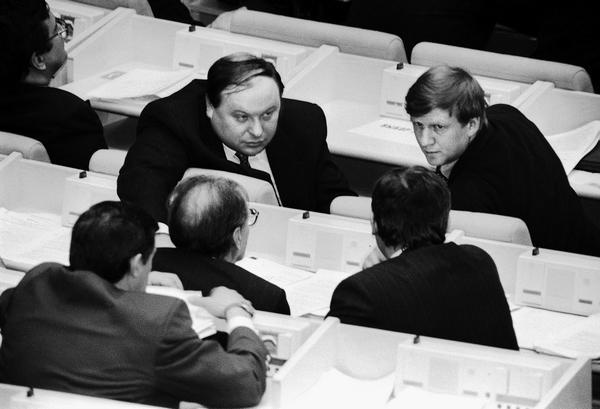 Иллюстрация к книге — История России. От Горбачева до Путина и Медведева [i_025.jpg]