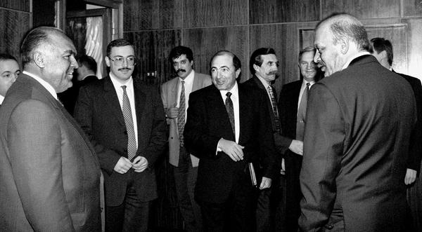 Иллюстрация к книге — История России. От Горбачева до Путина и Медведева [i_029.jpg]