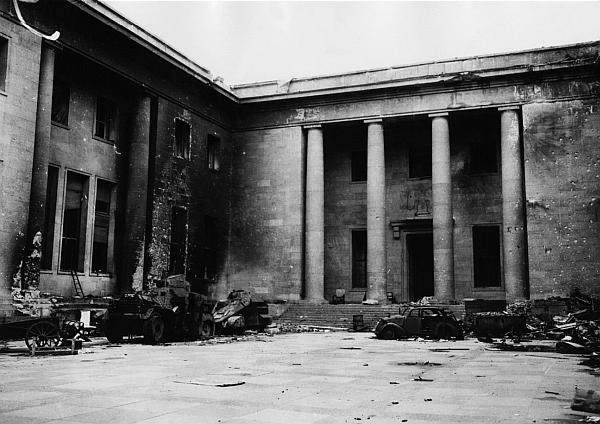 Иллюстрация к книге — Серый волк. Бегство Адольфа Гитлера [_10.jpg]