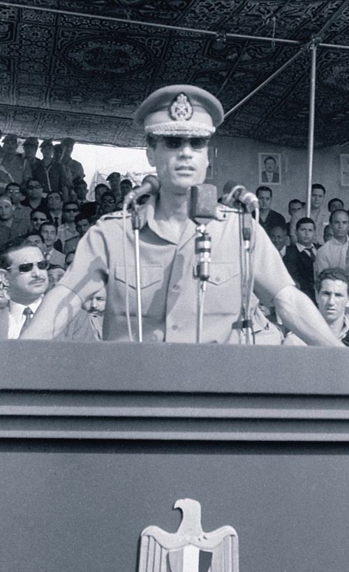 Иллюстрация к книге — Каддафи. "Бешеный пес" или Народный благодетель? [i_001.jpg]