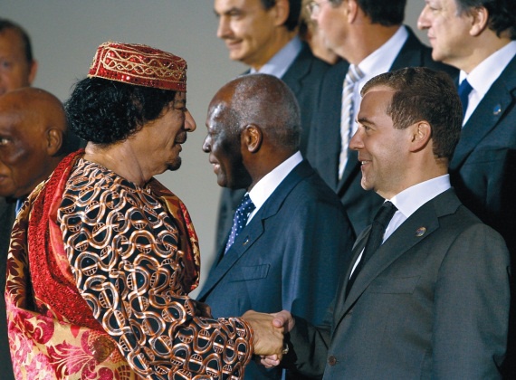 Иллюстрация к книге — Каддафи. "Бешеный пес" или Народный благодетель? [i_005.jpg]