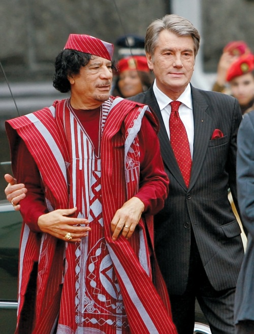 Иллюстрация к книге — Каддафи. "Бешеный пес" или Народный благодетель? [i_006.jpg]