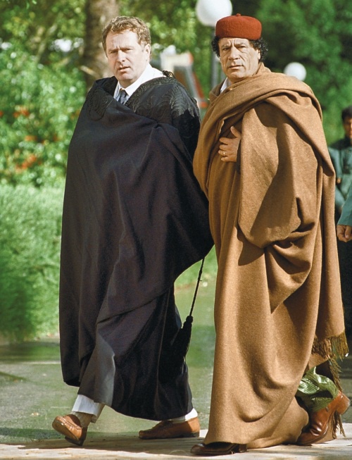 Иллюстрация к книге — Каддафи. "Бешеный пес" или Народный благодетель? [i_007.jpg]