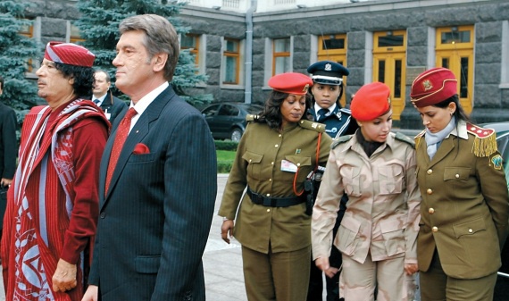 Иллюстрация к книге — Каддафи. "Бешеный пес" или Народный благодетель? [i_012.jpg]