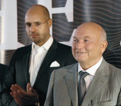 Иллюстрация к книге — Каддафи. "Бешеный пес" или Народный благодетель? [i_013.jpg]