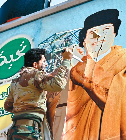 Иллюстрация к книге — Каддафи. "Бешеный пес" или Народный благодетель? [i_014.jpg]