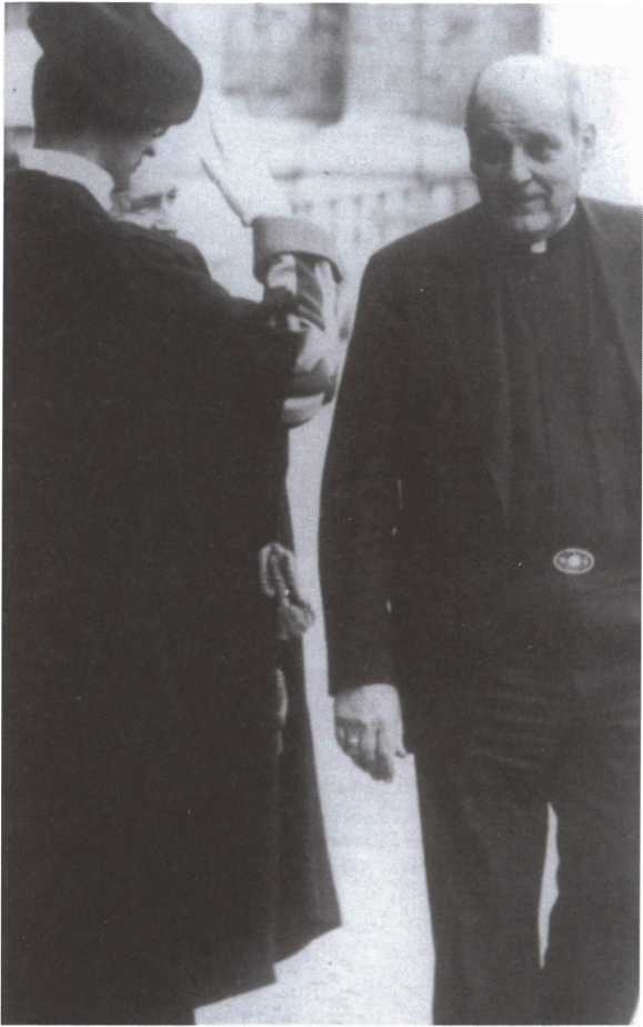 Иллюстрация к книге — Во имя Господа. Кто убил Папу Римского? [i_030.jpg]