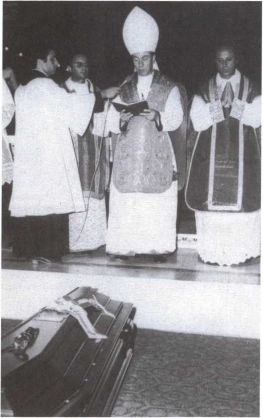 Иллюстрация к книге — Во имя Господа. Кто убил Папу Римского? [i_053.jpg]