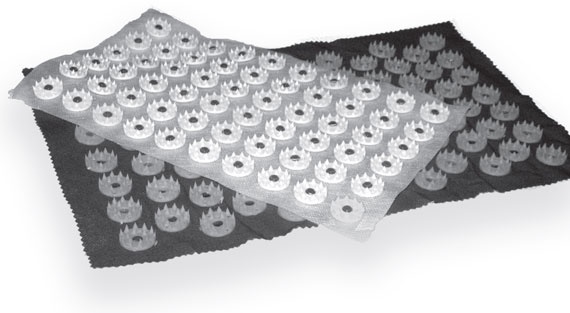 Иллюстрация к книге — Ипликатор Кузнецова. Избавление от боли в спине и шее [i_001.jpg]