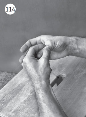 Иллюстрация к книге — Болят руки - что делать [i_124.jpg]