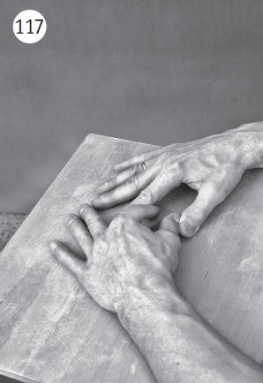 Иллюстрация к книге — Болят руки - что делать [i_127.jpg]