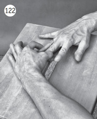 Иллюстрация к книге — Болят руки - что делать [i_132.jpg]