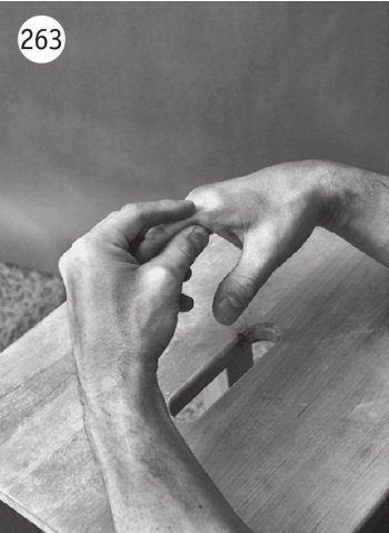 Иллюстрация к книге — Суставы без боли. Курс изометрической гимнастики [i_281.jpg]