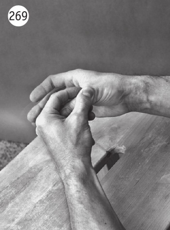 Иллюстрация к книге — Суставы без боли. Курс изометрической гимнастики [i_287.jpg]