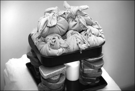 Иллюстрация к книге — Массаж от классики до экзотики. Полная энциклопедия систем, видов, техник, методик [i_119.jpg]