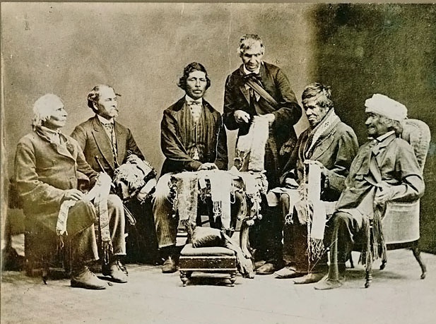 Иллюстрация к книге — Библия моды [i_102.jpg]