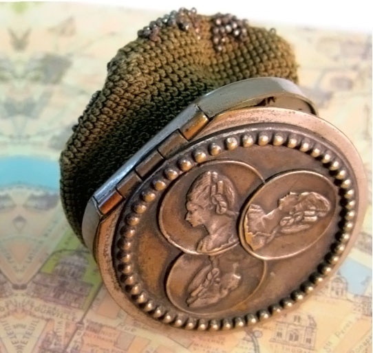 Иллюстрация к книге — Библия моды [i_204.jpg]