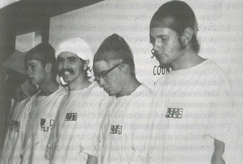 Иллюстрация к книге — Эффект Люцифера. Почему хорошие люди превращаются в злодеев [i_004.jpg]