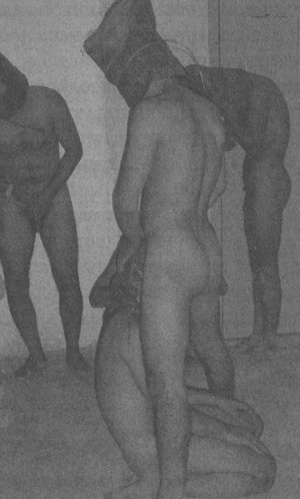 Иллюстрация к книге — Эффект Люцифера. Почему хорошие люди превращаются в злодеев [i_017.jpg]