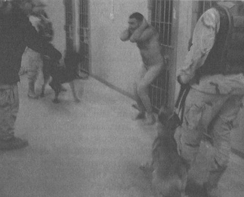 Иллюстрация к книге — Эффект Люцифера. Почему хорошие люди превращаются в злодеев [i_018.jpg]