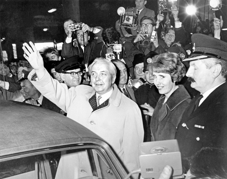 Иллюстрация к книге — Смешная девчонка [i_009.jpg]