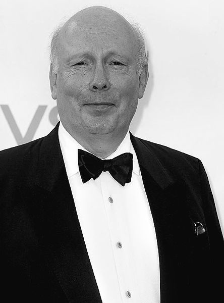 Иллюстрация к книге — Аббатство Даунтон. История гордости и предубеждений [binder1.pdfadobeacrobatpro_page_009_image_0001.jpg]