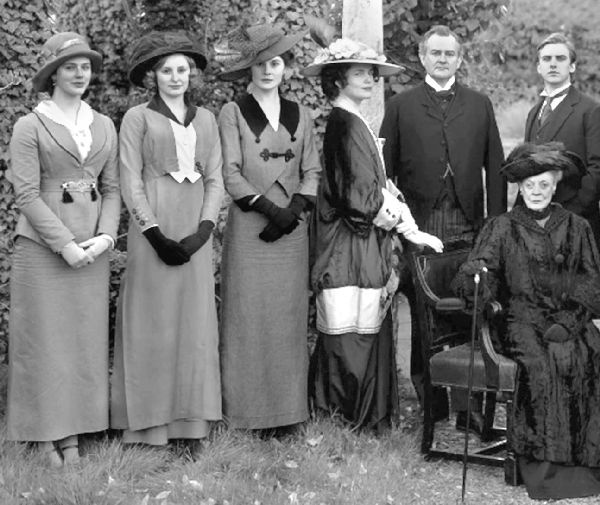 Иллюстрация к книге — Аббатство Даунтон. История гордости и предубеждений [binder1.pdfadobeacrobatpro_page_029_image_0001.jpg]