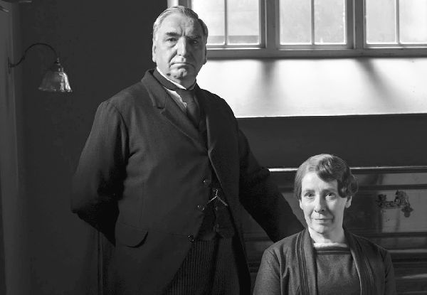 Иллюстрация к книге — Аббатство Даунтон. История гордости и предубеждений [binder1.pdfadobeacrobatpro_page_087_image_0001.jpg]